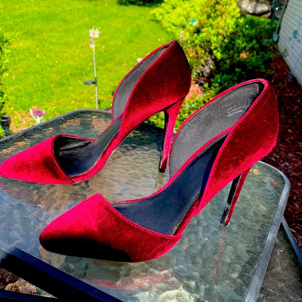 Heels - Picture 4 of 5